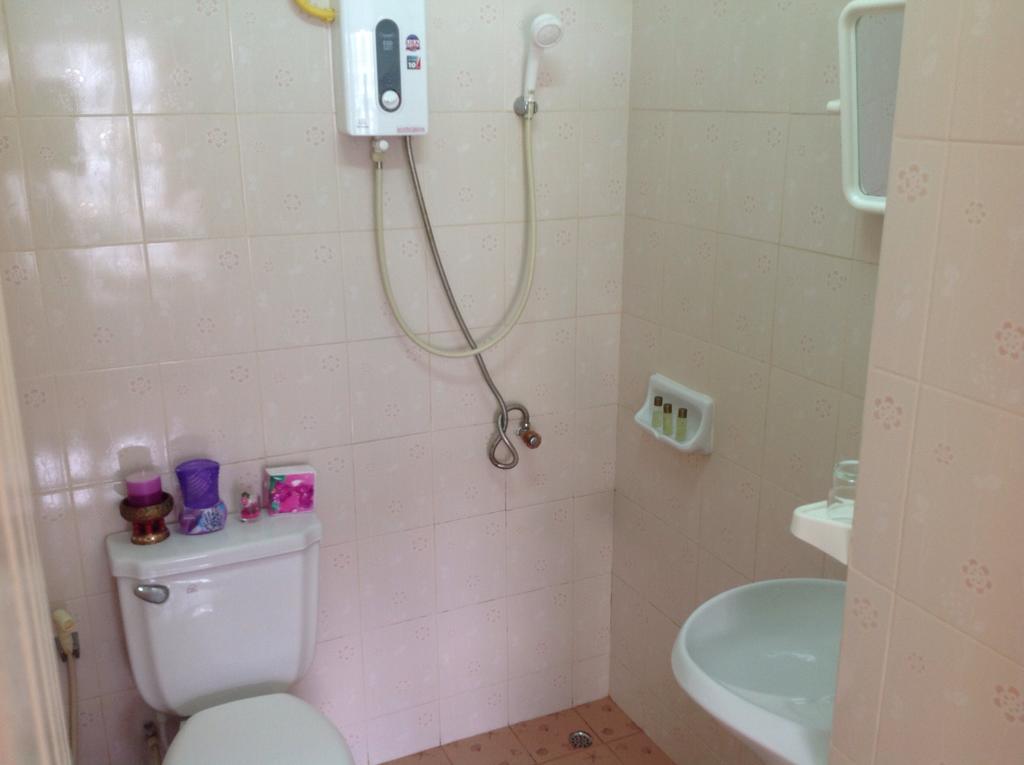 Sunshine Guesthouse Patong Værelse billede