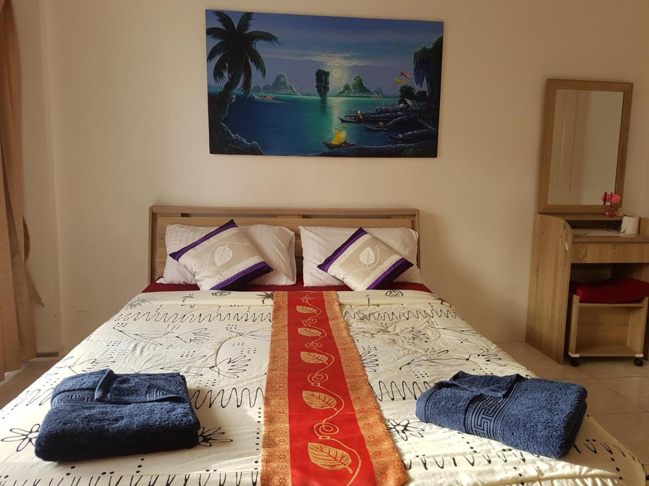 Sunshine Guesthouse Patong Eksteriør billede