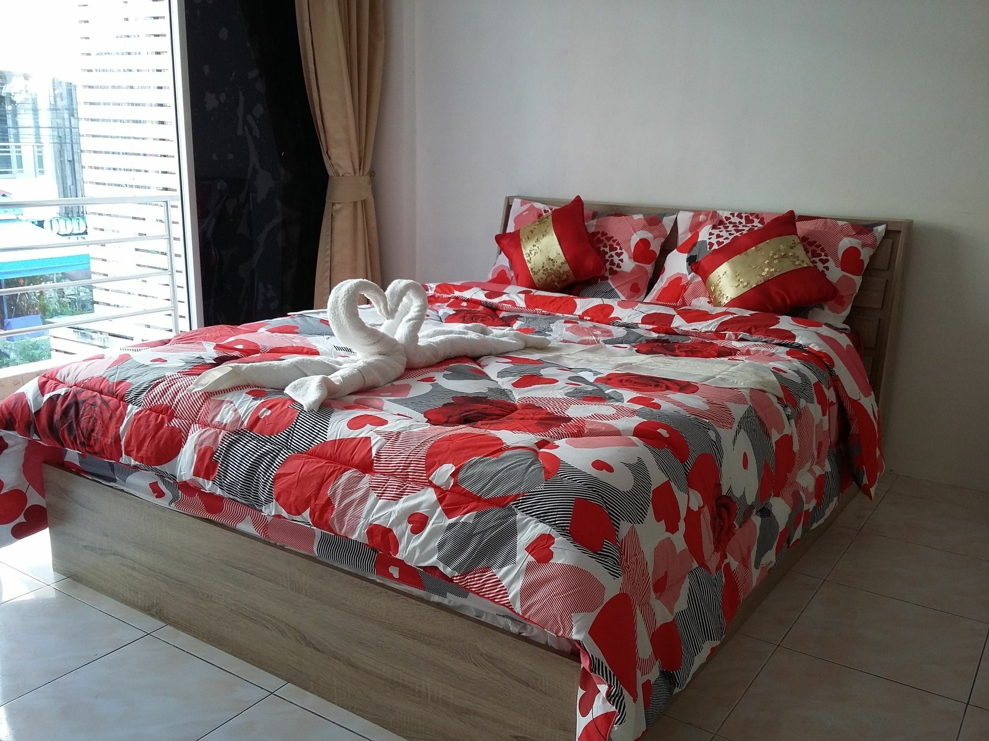 Sunshine Guesthouse Patong Eksteriør billede
